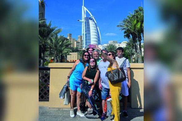 الامارات | 7 ابتسامات أمام «برج العرب»