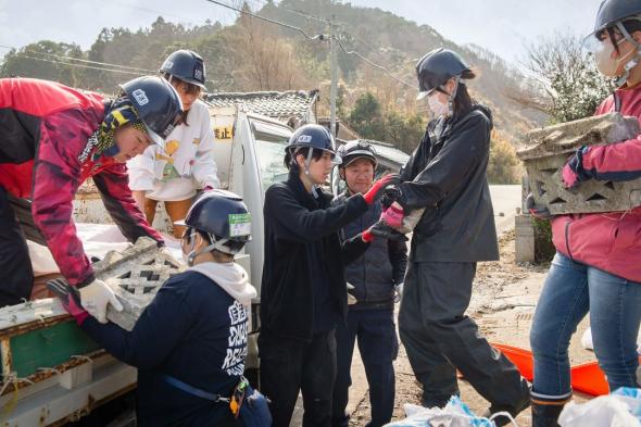 اليابان | طلاب متطوعون يقدمون المساعدة في شبه جزيرة نوتو المتضررة من الزلزال