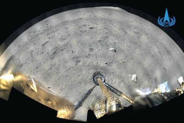 المسبار الصيني يعود إلى  الأرض حاملا عينات صخور من الجانب البعيد للقمر