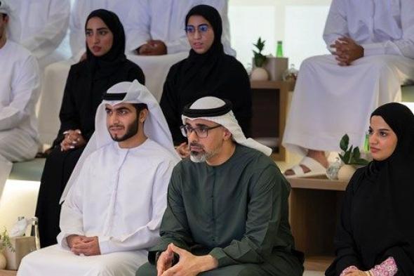 خالد بن محمد بن زايد يلتقي عدداً من الطلبة الإماراتيين المبتعثين في برنامج "خطوة"