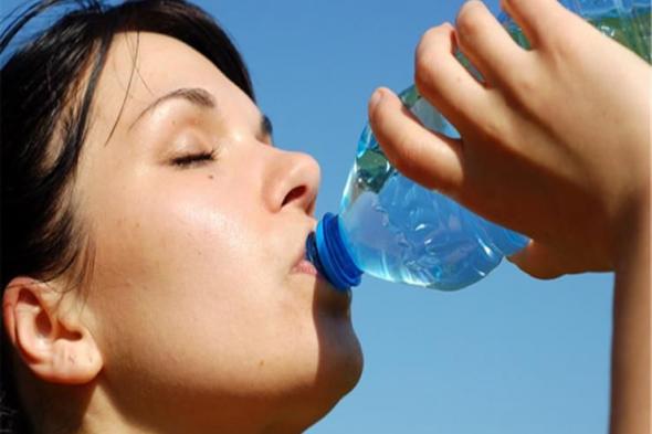 الامارات | زجاجات المياه البلاستيكية قد تكون من أسباب الإصابة بالسكري