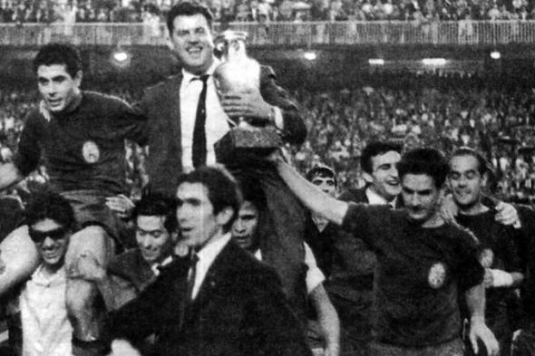 الامارات | إسبانيا بطلة أوروبا 1964 بـ «الحجارة» و«الأناناس»