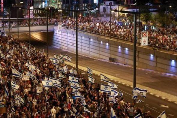 مظاهرات ضخمة في 80 منطقة داخل إسرائيل وغانتس يشارك.. فيديو