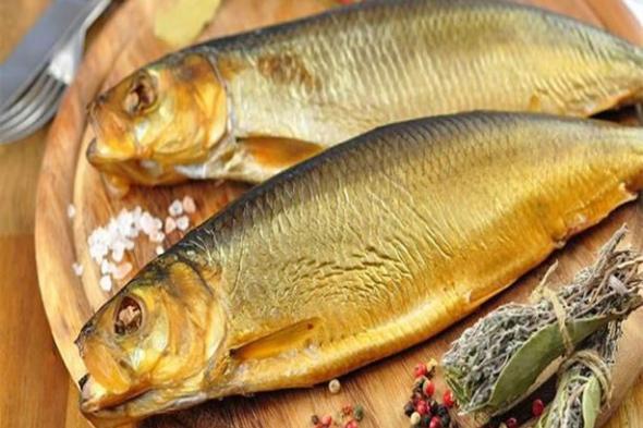 كيف تؤثر الأسماك المملحة على مستوى الكوليسترول في الجسم؟