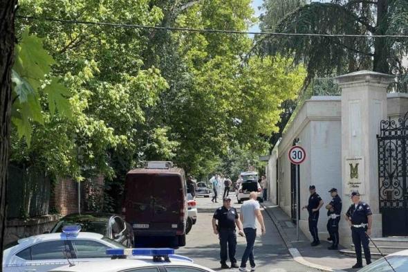 مقتل مهاجم بعدما أصاب شرطي صربي مسؤول عن أمن سفارة إسرائيل في بلغراد بسهم