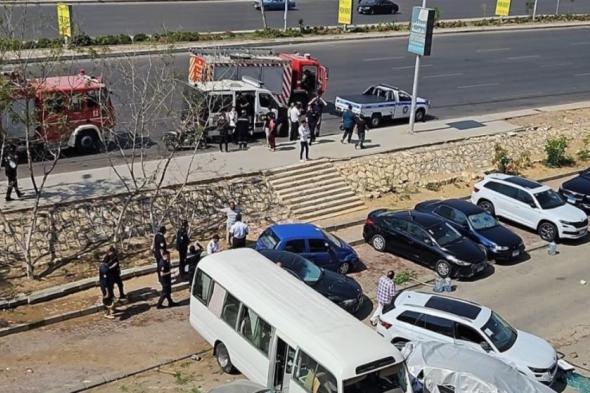مصر.. 3 مصابين في سقوط حافلة من أعلى أحد الجسور