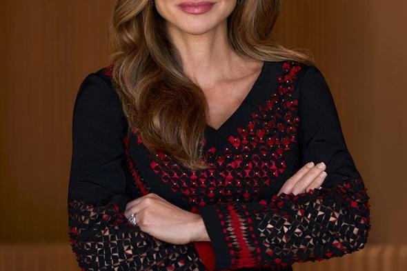 الامارات | الملكة رانيا تنشر صورة لابنها وكنّتها الحامل .. فماذا قالت ؟ (صورة)
