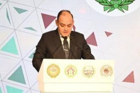 وزير الصناعة أحمد سمير يشكر العاملين بديوان الوزارة ويغادر مكتبه