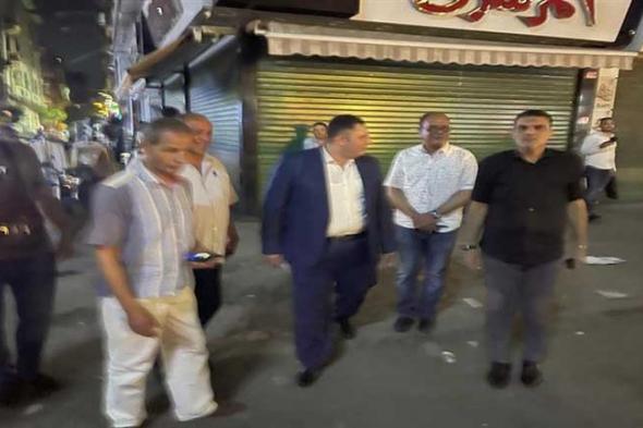 نائب محافظ القاهرة يتابع غلق المحلات التجارية في أحياء شبرا وروض الفرج