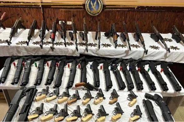 بينهم 22 بندقية خرطوش.. ضبط 36 متهمًا بحوزتهم 42 سلاح ناري ومخدرات أسيوط
