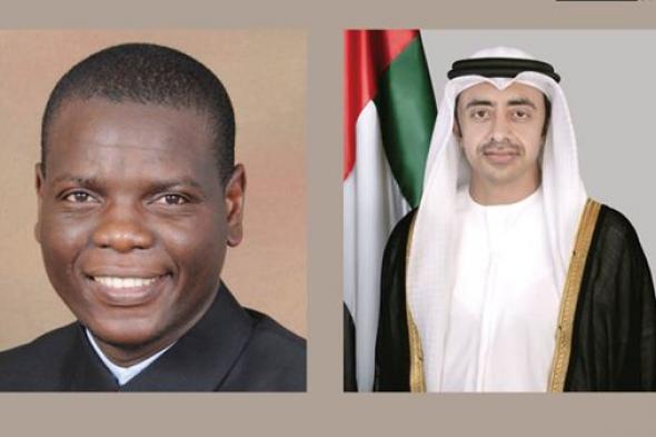 عبدالله بن زايد يهنئ رونالد لامولا ويبحثان العلاقات بين الإمارات وجنوب أفريقيا