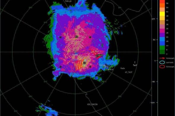 أمطار جدة تغلق الشوارع وتعلق الدراسة