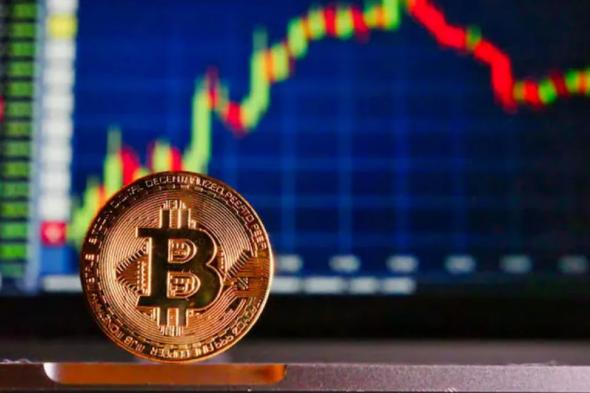 سوق الكريبتو يتراجع بأكثر من 100 مليار دولار بعد تراجع سعر البيتكوين إلى مستوى 56 ألف دولار