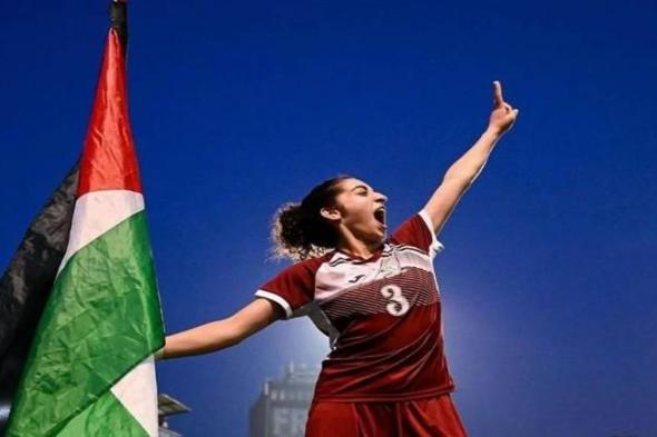 بالدبكة.. لاعبات الأهلي يستقبلن لاعبة منتخب فلسطين المنضمة حديثًا (فيديو وصور)