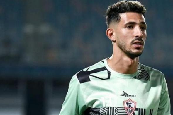 أحمد فتوح يدعم الزمالك من مدرجات استاد القاهرة خلال مباراة الشرطة الكيني