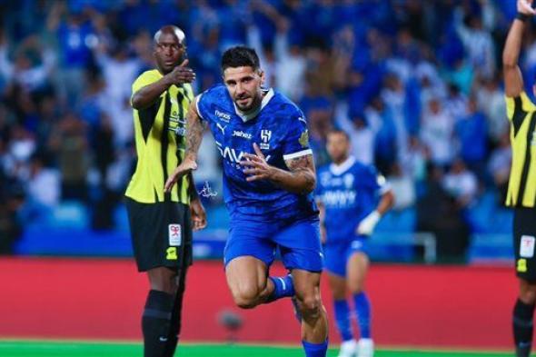 الهلال يضرب الاتحاد بثلاثية مثيرة في الشوط الأول بالكلاسيكو السعودي