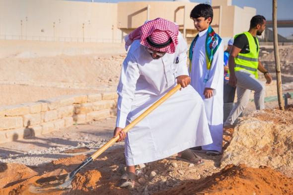 احتفالًا باليوم الوطني.. "الرياض الخضراء" يشجر شعيب أم قصر بمشاركة المتطوعين